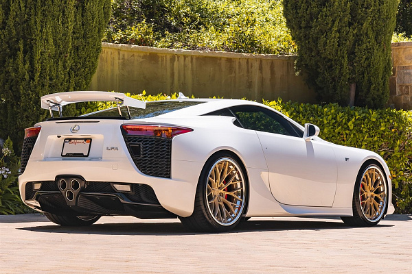 Фото дисков Anrky AN30 Сатиновое золото на Lexus LFA