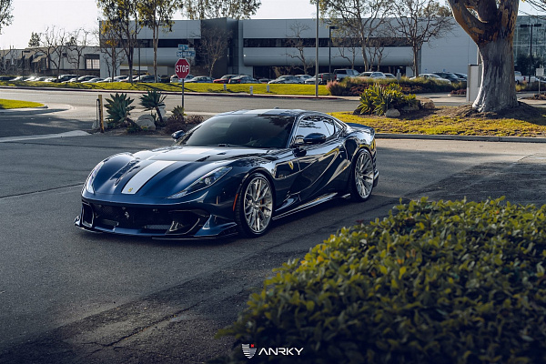Фото дисков Anrky AN30 Глянцевый лак на Ferrari 812