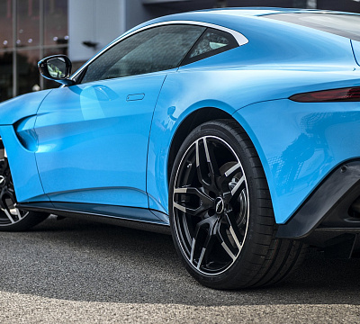 Фото дисков Kahn Superleggera на Aston Martin Vantage 4