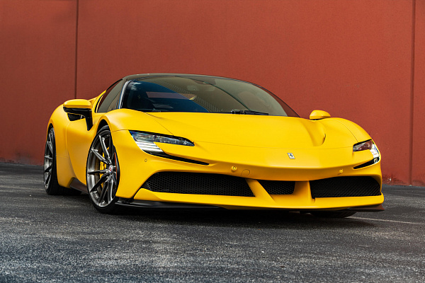 Фото дисков HRE P104SC Глянцевый темный лак на Ferrari SF90
