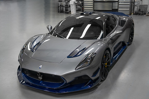 Фото дисков AL13 R10 Черный глянец на Maserati MC20