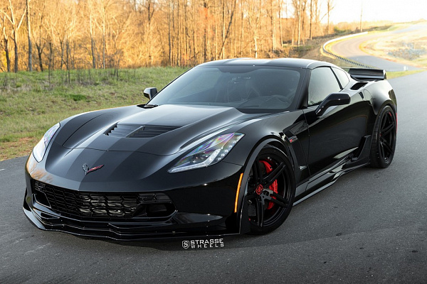 Фото дисков Strasse Wheels SP5R Deep Concave Monoblock Черный сатин на Chevrolet Corvette C7