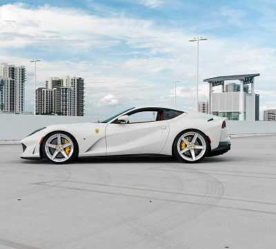 Фото дисков Anrky AN25 на Ferrari 812