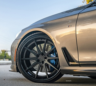 Фото дисков Strasse Wheels R10 Deep Concave FS на BMW 7 (G11/G12)