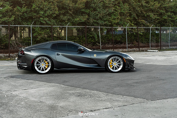 Фото дисков Anrky AN28 Глянцевый лак на Ferrari 812