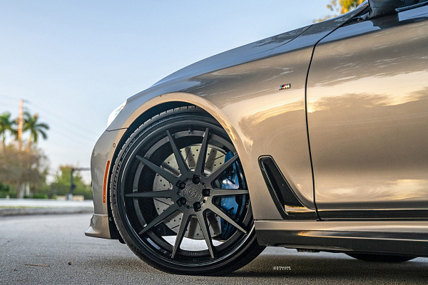 Фото дисков Strasse Wheels R10 Deep Concave FS Черный сатин на BMW 7 (G11/G12)