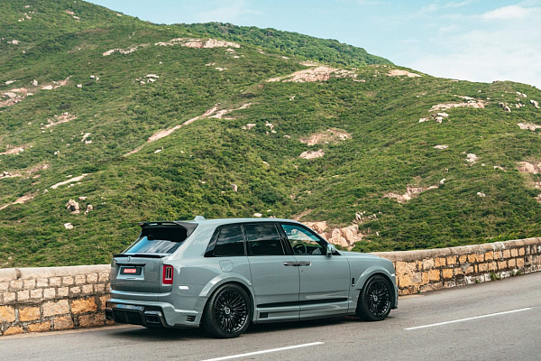 Фото дисков Brixton Forged LX01 Черный глянец на Rolls-Royce Cullinan
