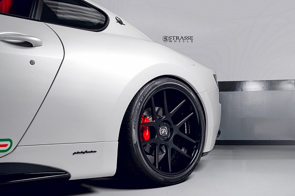 Фото дисков Strasse Wheels SM5 Deep Concave Черный сатин на Maserati GranTurismo I