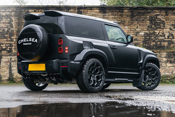 Фото дисков Kahn Type 57 RS Сатиновый графит на Land Rover Defender II