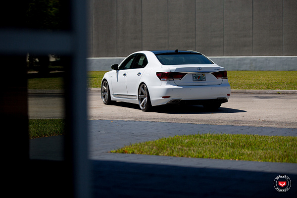 Фото дисков Vossen CG-207 Глянцевый лак на Lexus LS IV