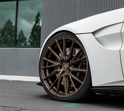 Фото дисков Vossen HF-4T на Aston Martin Vantage 4