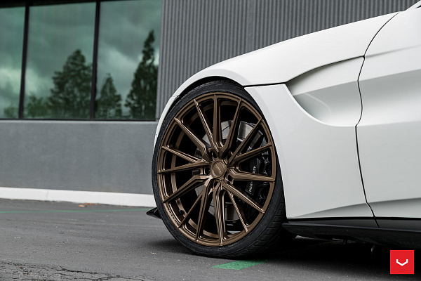 Фото дисков Vossen HF-4T Сатиновая бронза на Aston Martin Vantage 4
