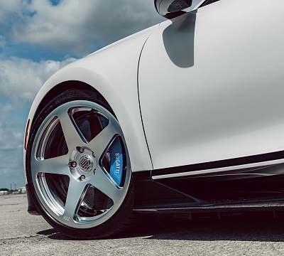Фото дисков 1886 Wheels S005 на Bugatti Chiron
