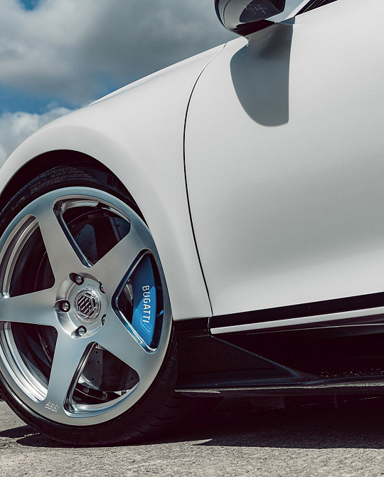 Фото дисков S005 Сатиновый лак на Bugatti Chiron