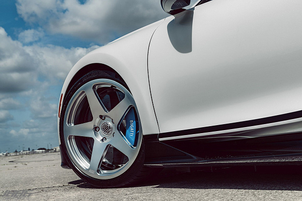 Фото дисков 1886 Wheels S005 Сатиновый лак на Bugatti Chiron