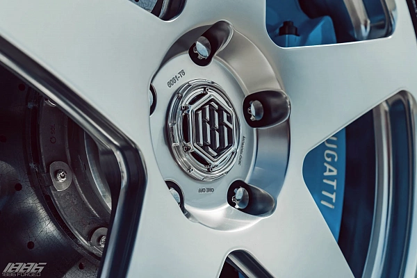 Фото дисков 1886 Wheels S005 Сатиновый лак на Bugatti Chiron