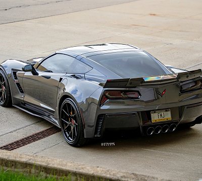Фото дисков Strasse Wheels SM5RT Deep Concave FS на Chevrolet Corvette C7