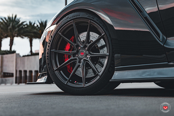 Фото дисков Vossen EVO-2R Глянцевый темный лак на Nissan GT-R