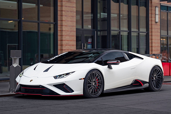 Фото дисков Strasse Wheels SV15T Deep Concave FS Черный матовый на Lamborghini Huracan