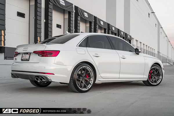 Фото дисков BC Forged HCS21 Глянцевый темный лак на Audi A/S/RS 4 (B9)