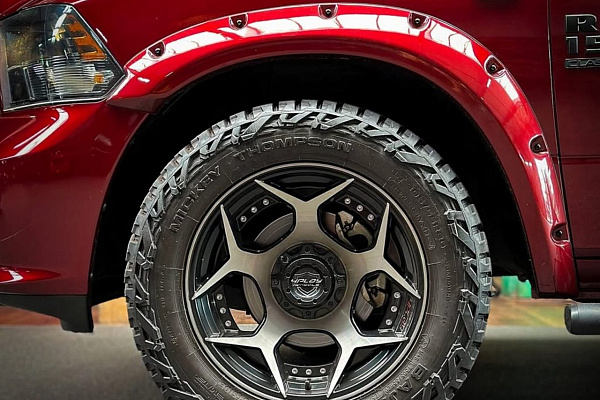 Фото дисков 4PLAY 4P50 Глянцевый лак на Ram 1500 IV