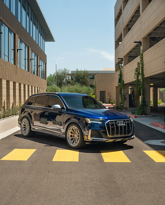 Фото дисков CM6-R Полированный лак на Audi Q7 (4M)