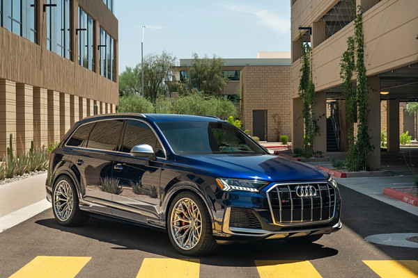 Фото дисков Brixton Forged CM6-R Полированный лак на Audi Q7 (4M)