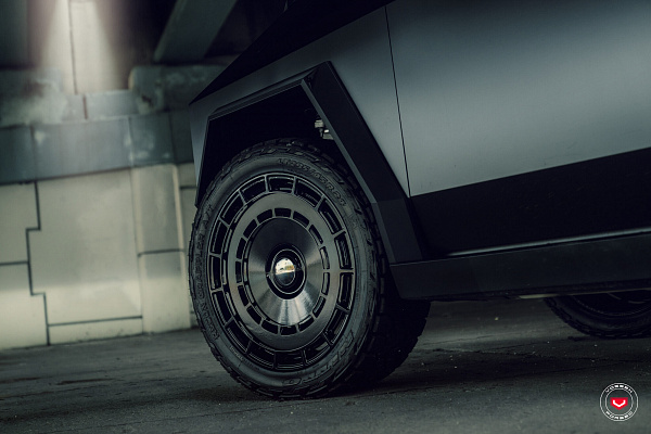 Фото дисков Vossen LC3-11 Черный глянец на Tesla Cybertruck