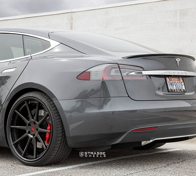 Фото дисков Strasse Wheels R10 Deep Concave на Tesla Model S