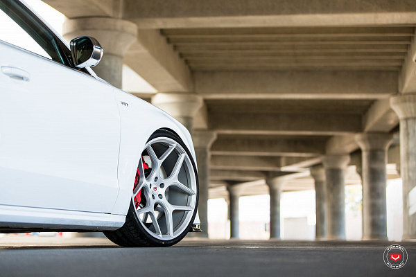 Фото дисков Vossen CG-205 Сатиновый лак на Audi A/S 8 (D4)