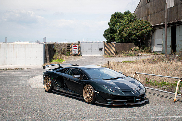 Фото дисков HRE 454 GTM Сатиновая шампань на Lamborghini Aventador