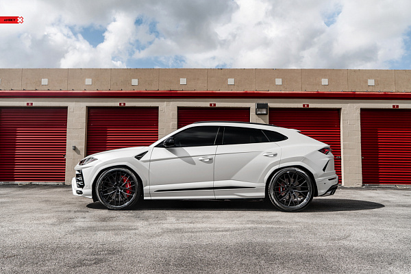 Фото дисков Anrky AN30 Черный сатин на Lamborghini Urus