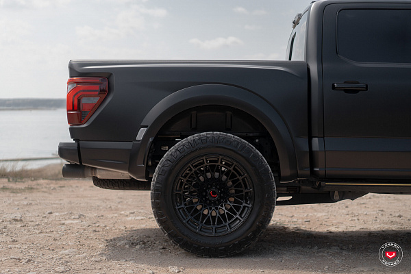 Фото дисков Vossen LCX-03 Черный глянец на GMC Sierra IV