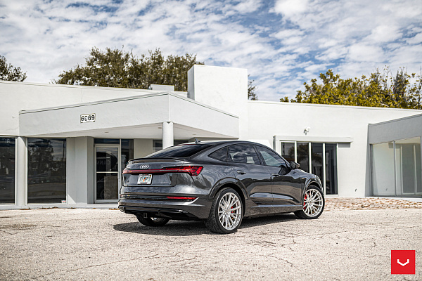 Фото дисков Vossen HF-4T Серебро на Audi E-tron