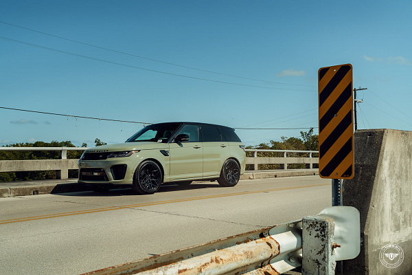 Фото дисков Vossen UV-1 Черный глянец на Land Rover Range Rover Sport II