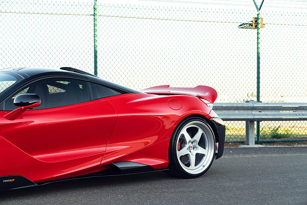 Фото дисков HRE 527 Сатиновый лак на McLaren 720S