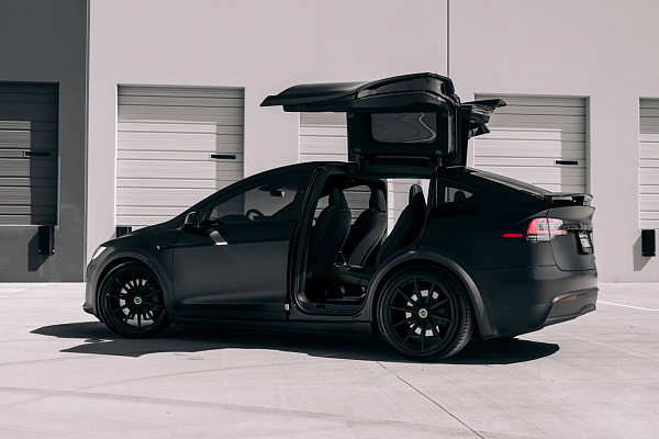 Фото дисков Brixton Forged R11-R Черный матовый на Tesla Model X