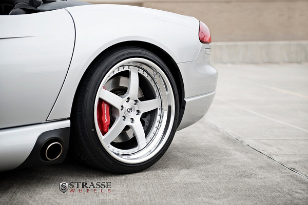 Фото дисков Strasse Wheels S5 Performance Глянцевый лак на Dodge Viper