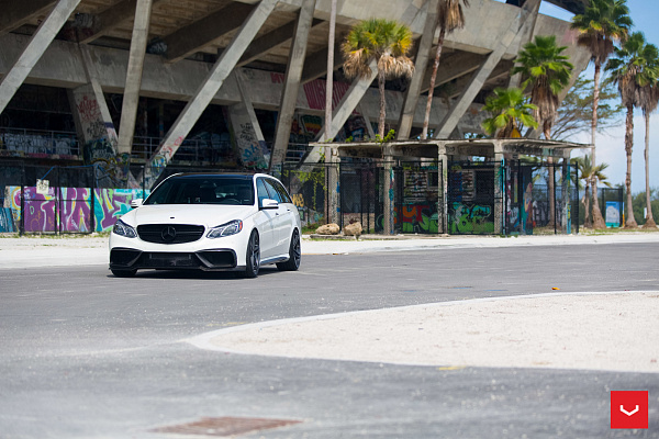 Фото дисков Vossen VFS-5 Глянцевый графит на Mercedes-Benz E-Class (W212, S212, C207)