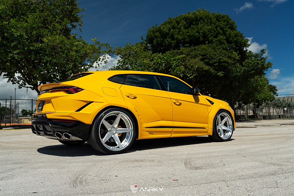 Фото дисков Anrky RS5.3 Глянцевый лак на Lamborghini Urus
