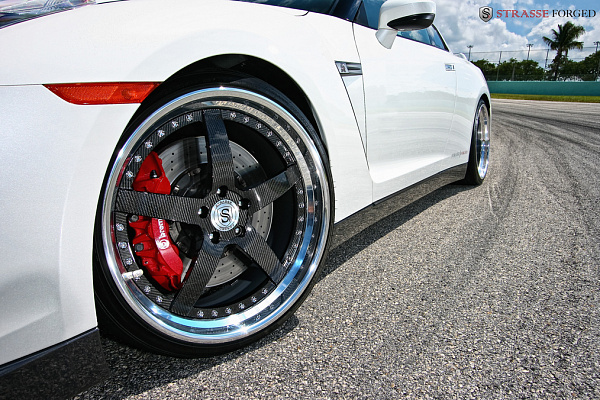 Фото дисков Strasse Wheels S5 Performance Другой цвет на Nissan GT-R