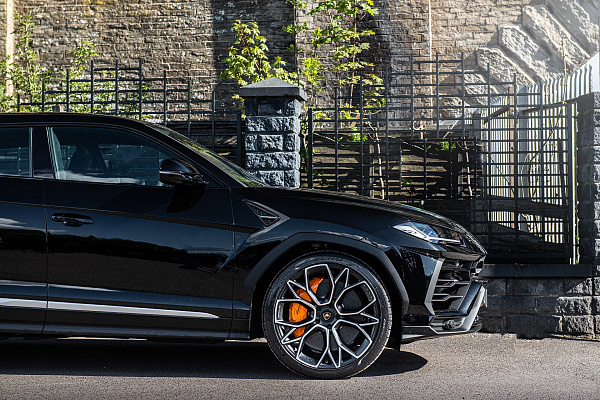 Фото дисков Kahn Type 53 Алмазная проточка на Lamborghini Urus