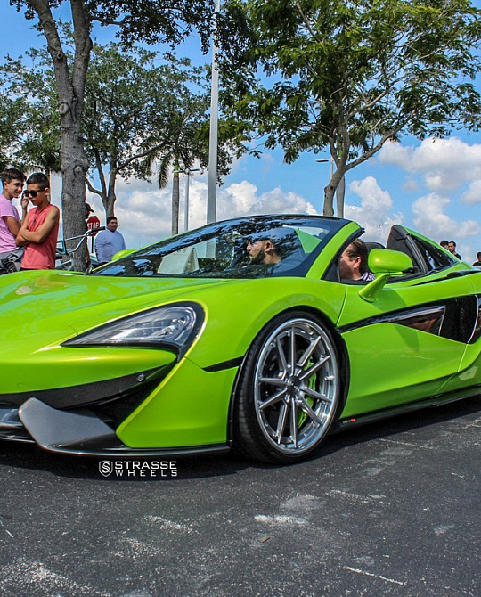 Фото дисков SV1 Deep Concave FS Сатиновый темный лак на McLaren 570S