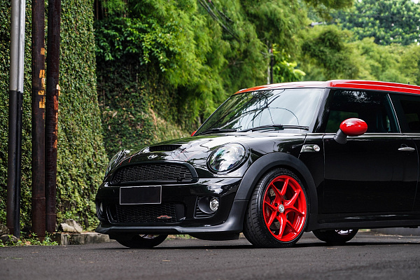 Фото дисков HRE R101 Красный глянец на MINI Cooper III