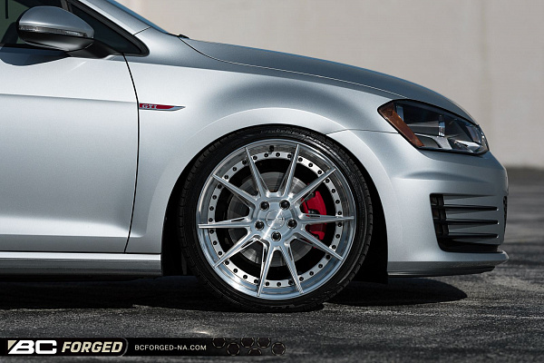 Фото дисков BC Forged HCA382 Глянцевый лак на Volkswagen Golf VII