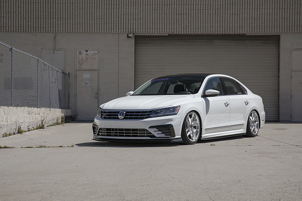 Фото дисков Rotiform HUR Серебро на Volkswagen Passat B8