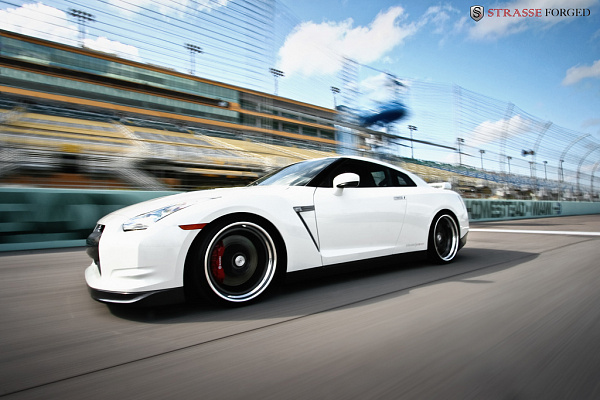 Фото дисков Strasse Wheels S5 Performance Другой цвет на Nissan GT-R