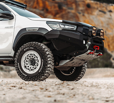 Фото дисков Black Rhino FUJI на Toyota Hilux VIII