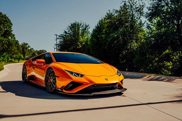 Фото дисков Strasse Wheels SV10M Deep Concave FS Черный глянец на Lamborghini Huracan