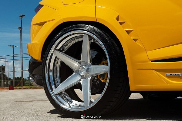 Фото дисков Anrky RS5.3 Глянцевый лак на Lamborghini Urus